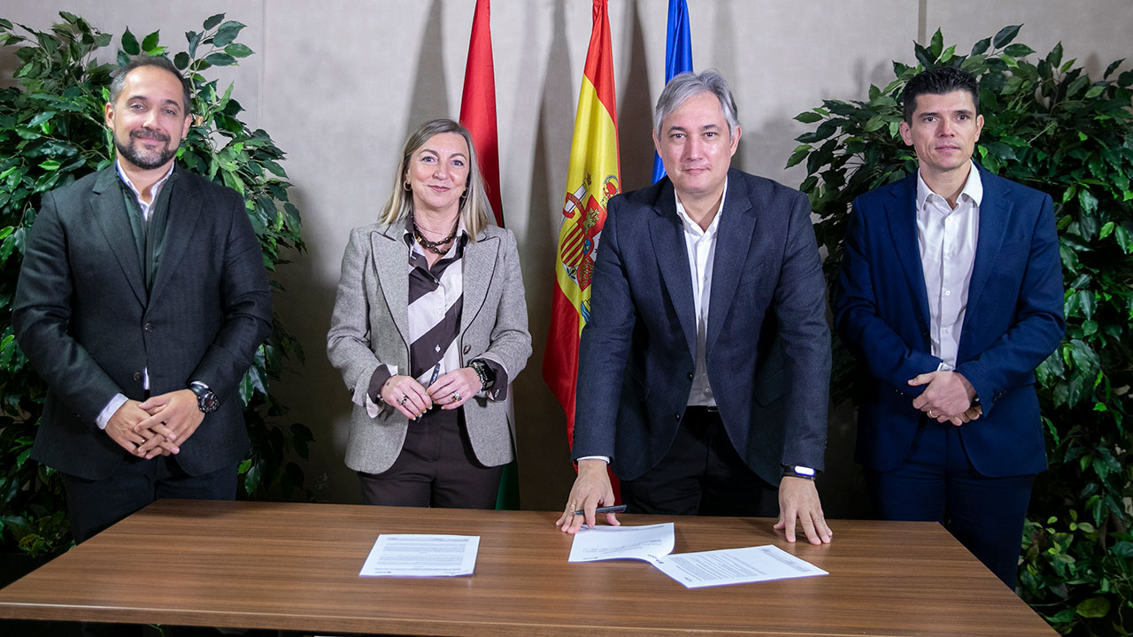 De izquierda a derecha, el vicerrector Eduardo Fonseca, la rectora Eva Sanz, el consejero José Luis Pérez Pastor y el director del IRJ Juan Diego Alcaide