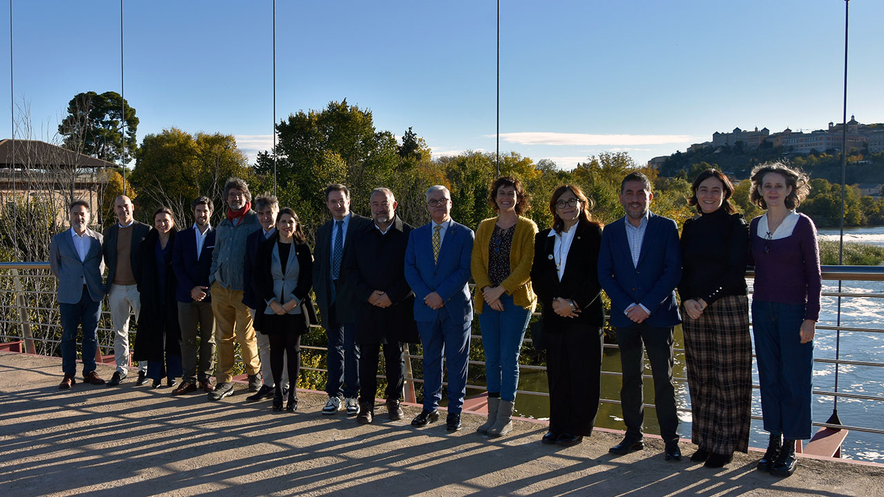 Carmen Novo, vicerrectora de Internacionalización, segunda por la derecha en la foto de familia de la Comisión Sectorial de Relaciones Internacionales del Grupo 9 de Universidades