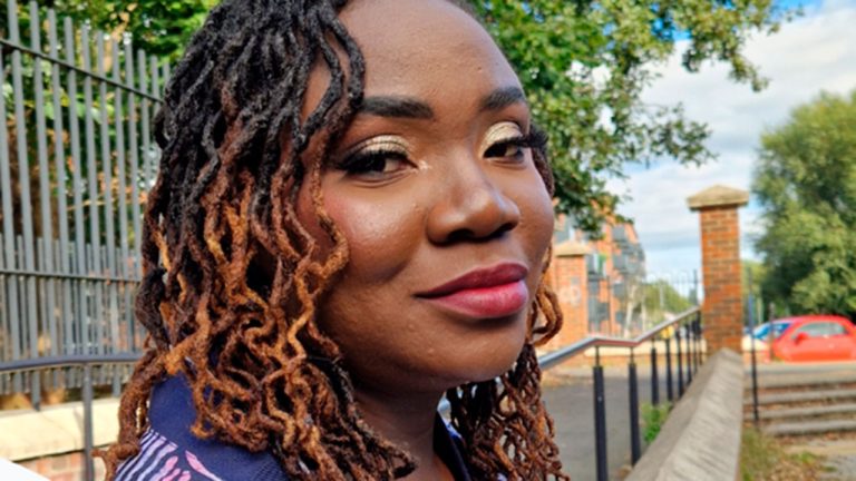 Olubukola Tope Oyedeji (UO), ganadora del Premio al Mejor TFM por su trabajo 'Master of Arts: Normalised Modes of Harm and Mistreatment of Women in Childbirth Settings in Lagos State, Nigeria'