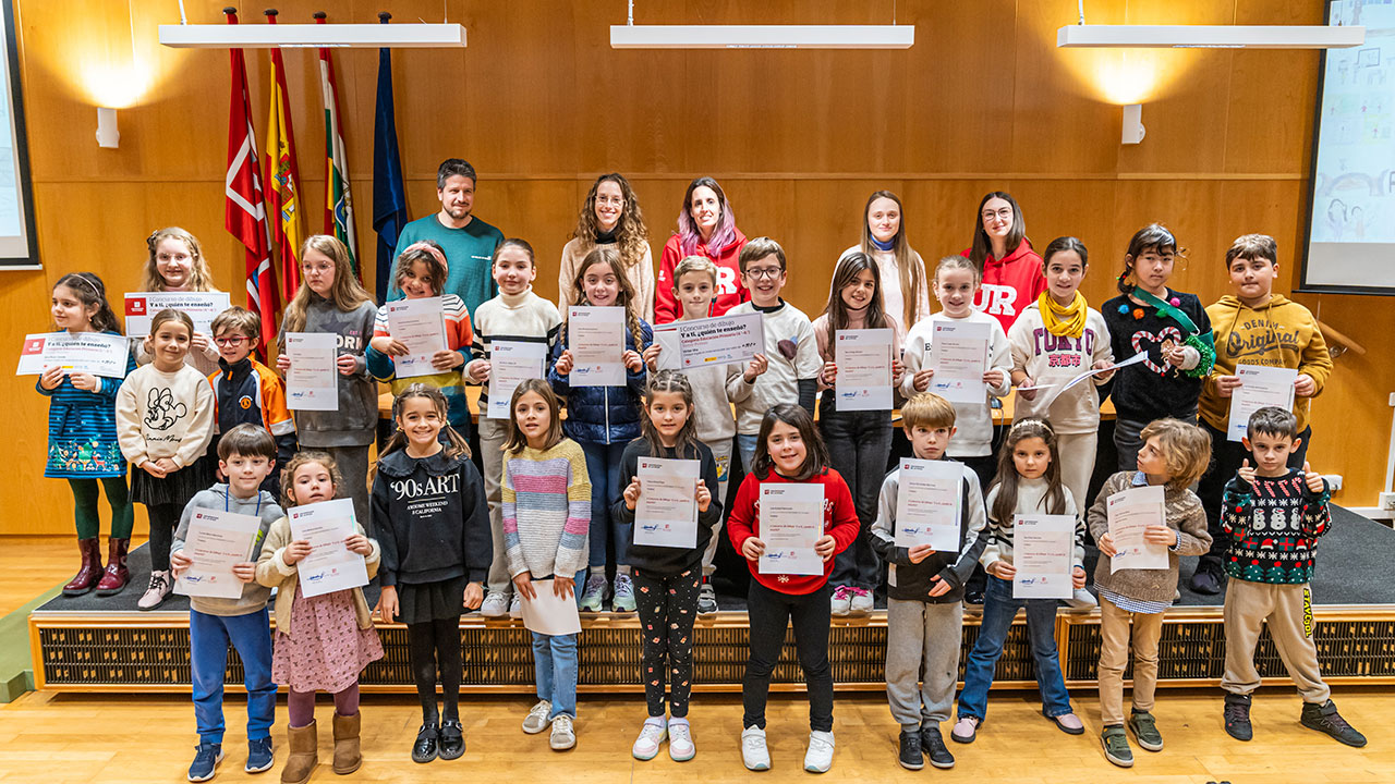 Inauguración de la exposición “Miradas sobre la Enseñanza y la Universidad”; Espectáculo “El perro azul”