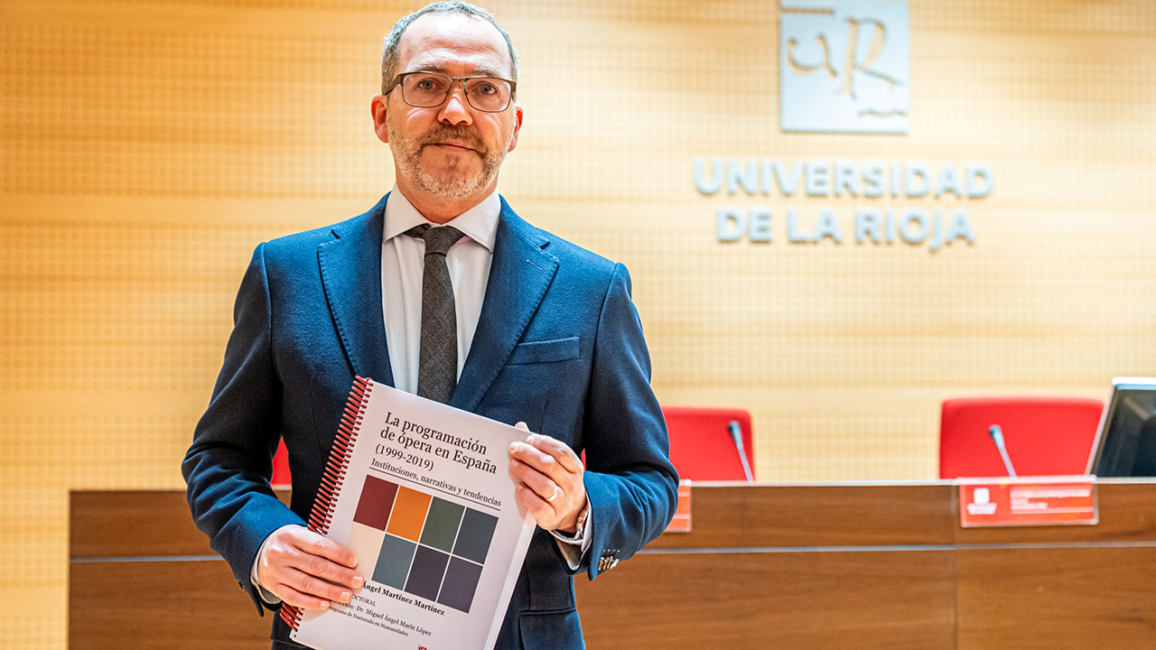 Miguel Ángel Martínez obtiene el grado de doctor con una tesis que analiza la programación musical de ópera en España