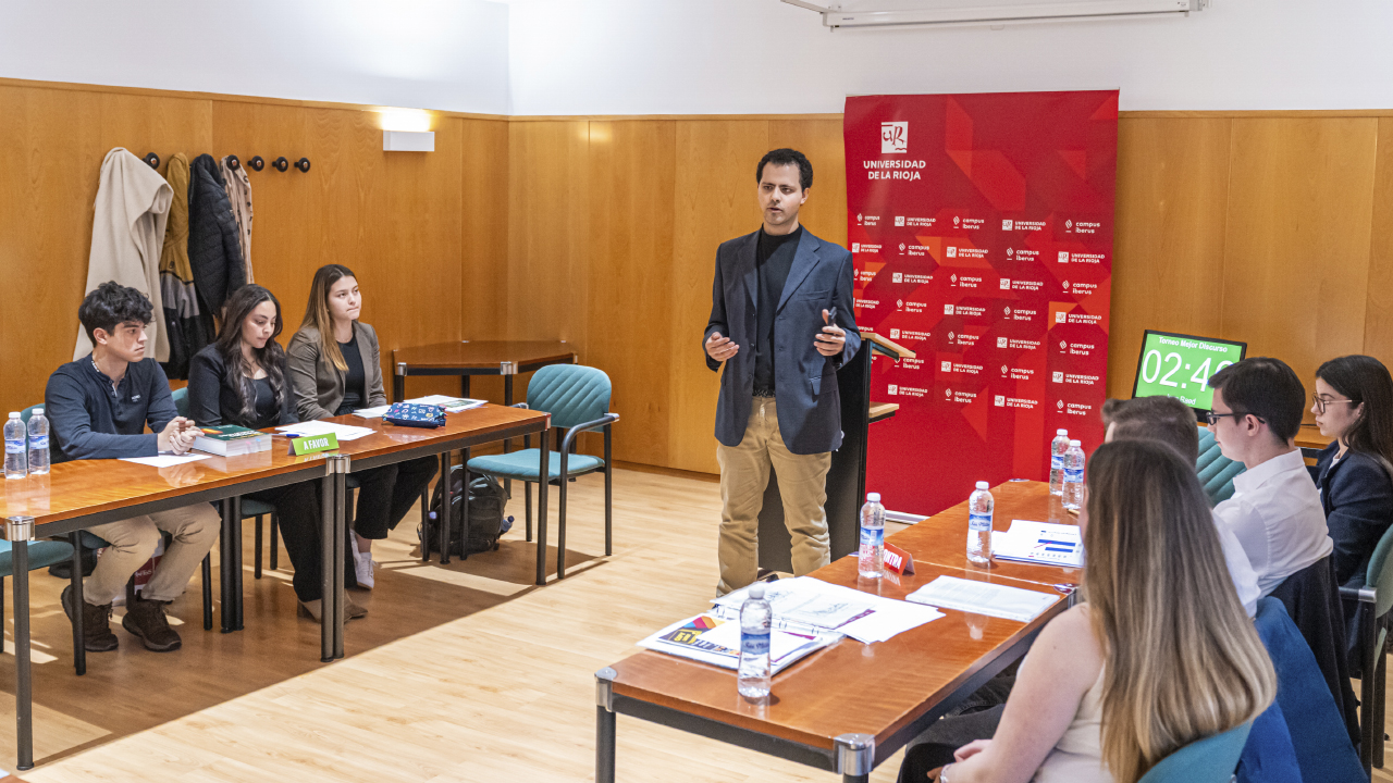 La Liga de Debate Universitario 2026 de la UR busca al equipo que defenderá el título nacional del G-9 logrado el curso pasado en Vitoria