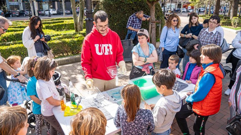 Charlas y talleres con Vaya Primos