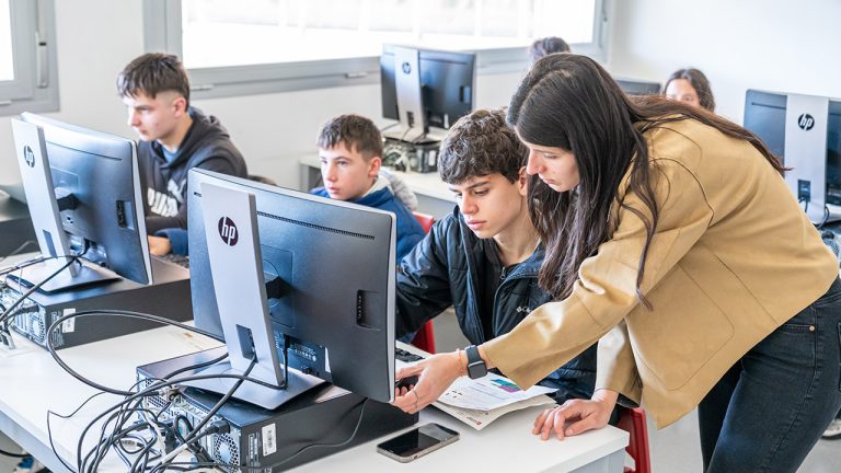 Taller Experimenta Unirioja 'Surfeando la Ingeniería Informática'