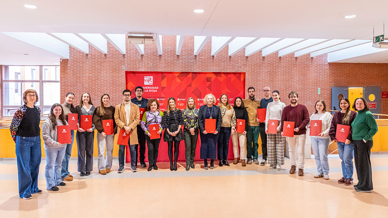La Universidad de La Rioja y el Banco Santander hacen entrega de 56 ayudas de la convocatoria 2025-2026 para estudiantes y personal investigador