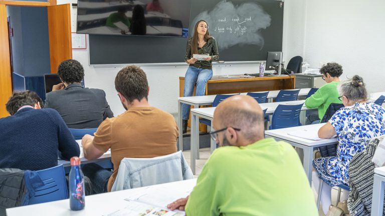 La Casa de las Lenguas imparte cursos de Inglés, Frances, Italiano y Alemán.