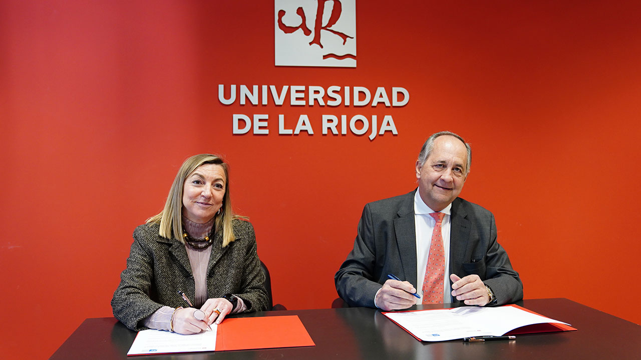 La rectora Eva Sanz y Eduardo de Luis, presidente de la FER