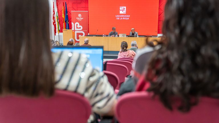 David García, gerente de Cáritas, y David San Martín Segura, vicedecano de la Facultad de Ciencias Jurídicas y Sociales