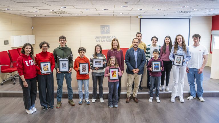 Foto de familia de los ganadores del III Concurso de Fotografía Matemática.