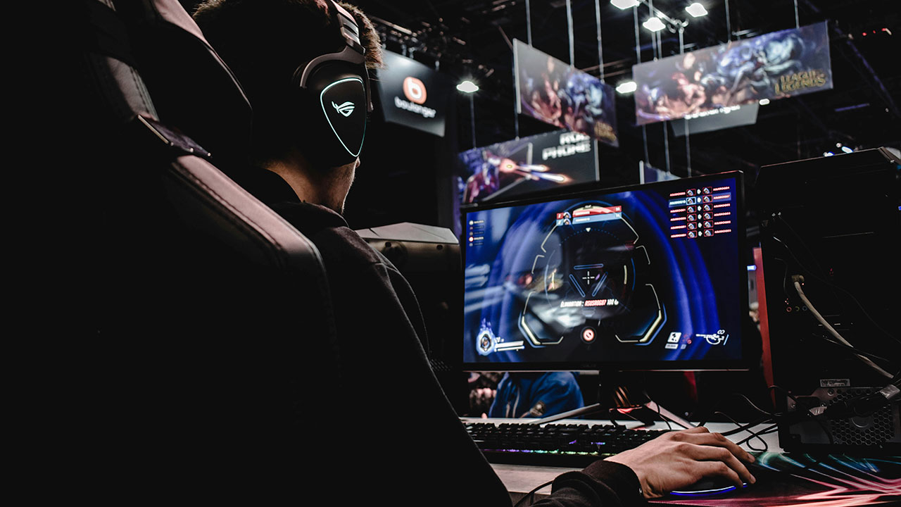 Una tesis identifica los riesgos delictivos tradicionales y emergentes del sector de los eSports, una industria emergente caracterizada por una regulación dispersa e incompleta