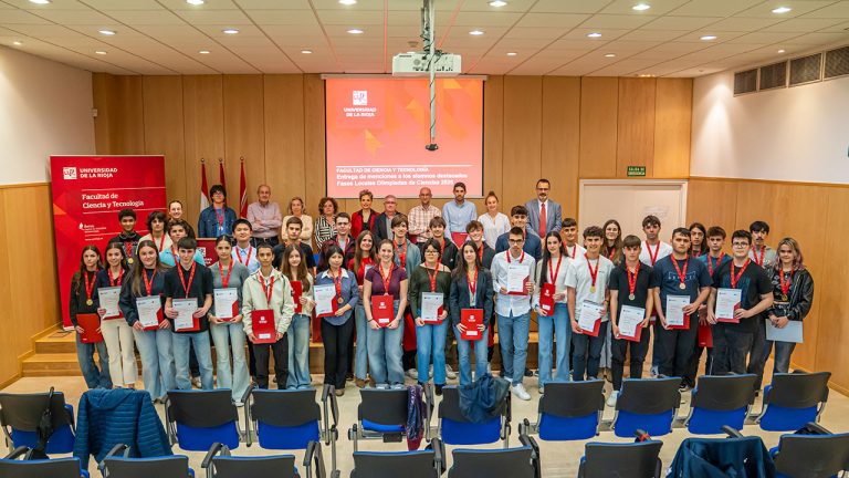 Foto de familia de los premiados