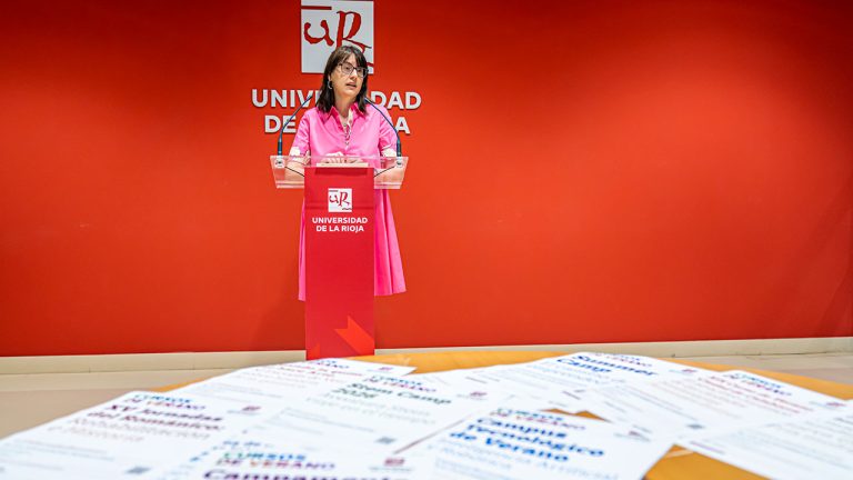 Cristina Flores Moreno, vicerrectora de Formación Permanente y Extensión Universitaria