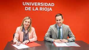 Eva Sanz Arazuri, rectora de la Universidad de La Rioja, y el consejero Daniel Osés