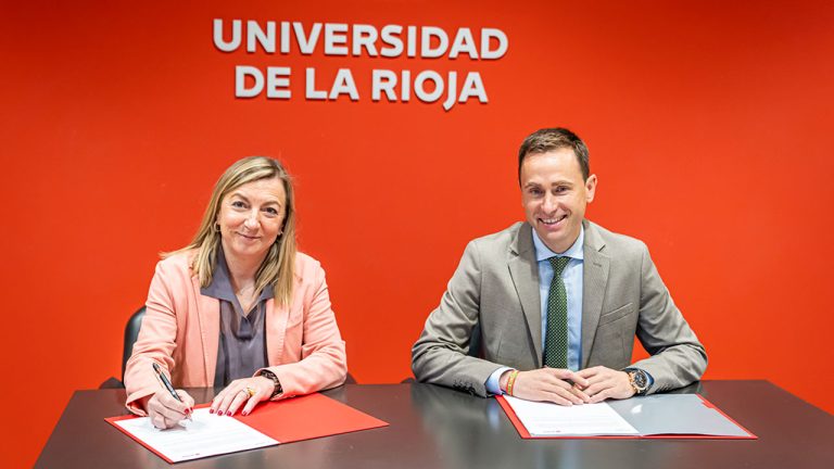 Eva Sanz Arazuri, rectora de la Universidad de La Rioja, y el consejero Daniel Osés