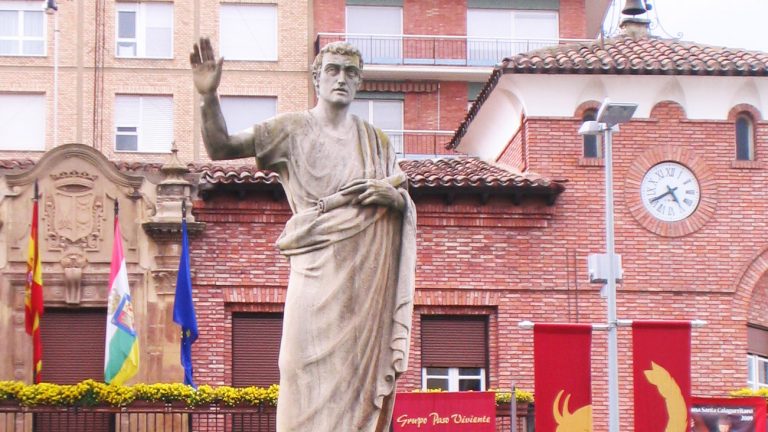 Calahorra-estatua_de_Quintiliano