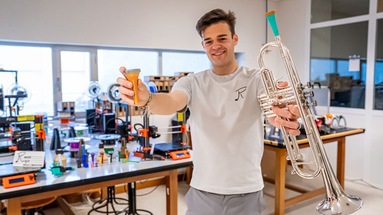 musicRioja, la aventura empresarial de Alfonso Pascual, que fabrica boquillas personalizadas para instrumentos de viento–metal