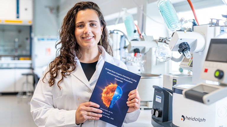 Beatriz Peñín del Río, en los laboratorios del Complejo Científico-Tecnológico de la Universidad de La Rioja