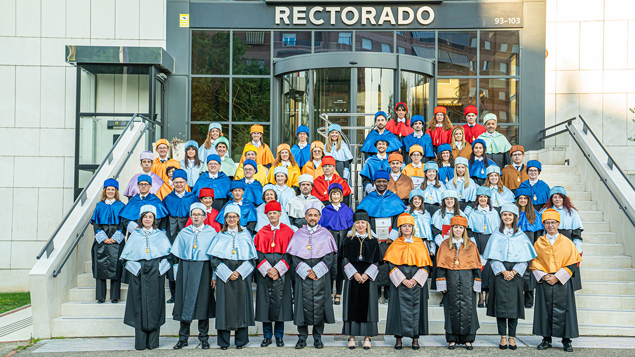 La Universidad de La Rioja celebra el acto de investidura de nuevos doctores y de entrega de los Premios Extraordinarios de Doctorado