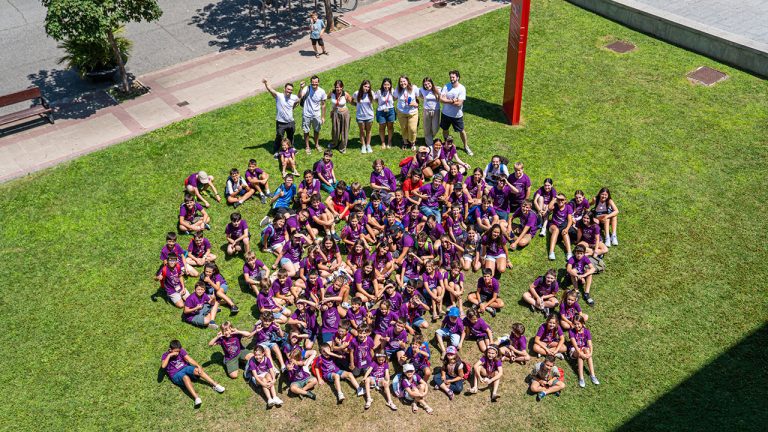 Foto de familia de los participantes en el SummerCamp de UR Talent