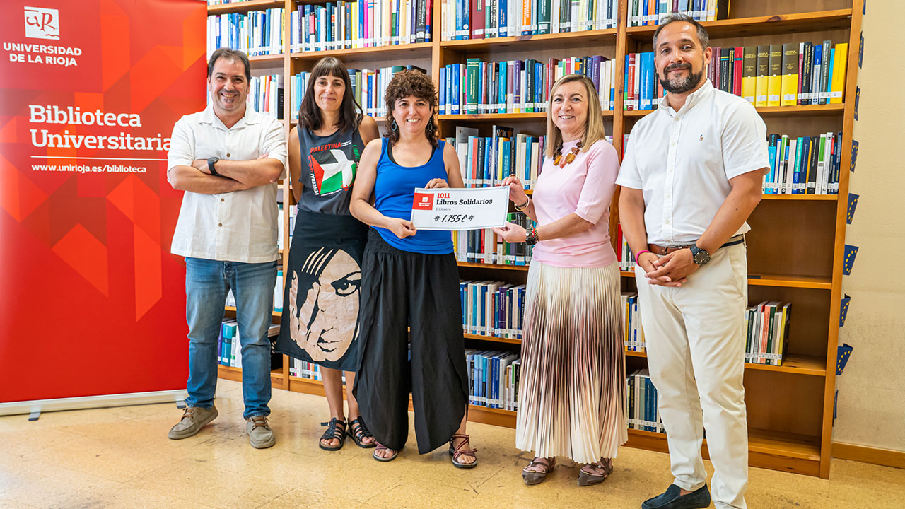 La Universidad de La Rioja entrega a El Llavero la recaudación de 1.011 Libros Solidarios