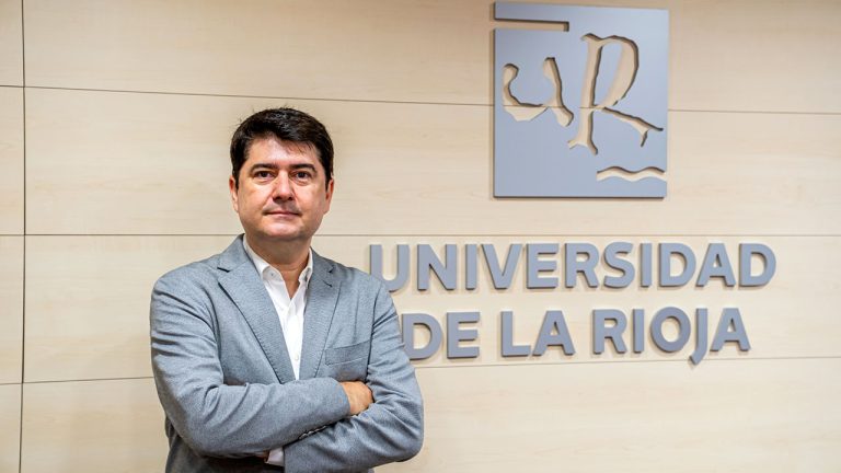 Javier García Martínez, en la XI Escuela de Verano de Historia de la Química