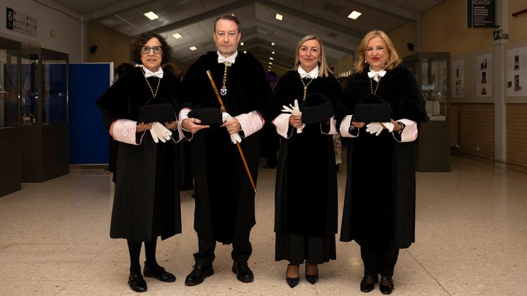Eva Sanz, junto al rector de la UPNA, Ramón Gonzalo, y las rectoras de Zaragoza y Lleida