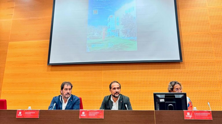 Eduardo Fonseca Pedrero, vicerrector de Política Científica, en la inauguración de las VI Jornadas de Buenas Prácticas en Atención a Espacios y Personas ‘La Biblioteca Extendida’